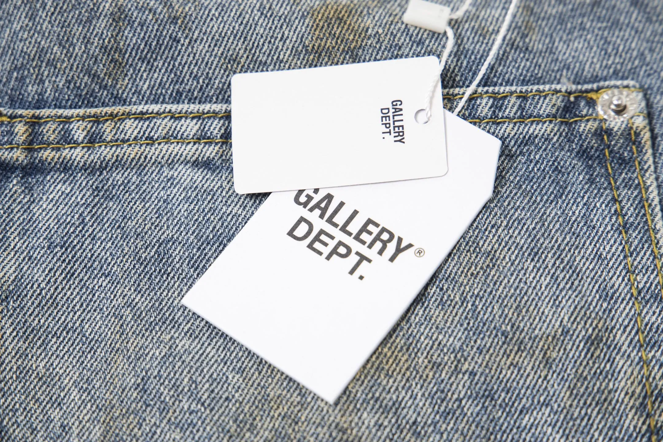 #8179 P260💰 GALLERY DEPT. Vintage splash-ink hole-cut logging, spray-dirty mud-dyed loose washed jeans - truly restore the ultimate texture of Vintage - original hardware accessories washed and other elevators, QR code analysis are all purchased from the original factory, high degree of restoration, you are welcome to compare with a certain product ~ - Three-dimensional version Loose and comfortable, not picky about the figure, tall and slim, factory Seiko, original quality control, same style for men and women, can be matched with couples, versatile recommendation Essential jeans for all seasons - sizes: 28 30 32 34 36